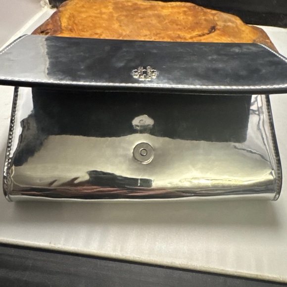 Tory Burch Robinson Mirror Metallic Silver Patent Leather Chain Strap - Picture 13 of 13